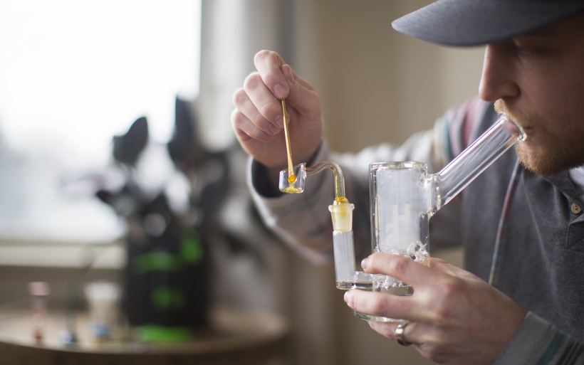how-to-dab-cannabis-concentrates
