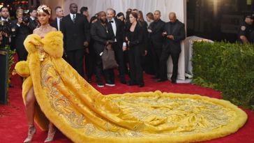 the-roll-up-#209:-rihanna-redefines-cannabis-style