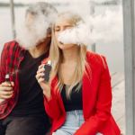 couple vaping