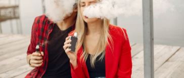couple vaping