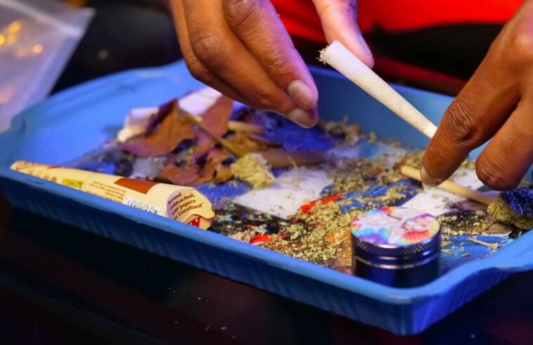 tips rolling a blunt